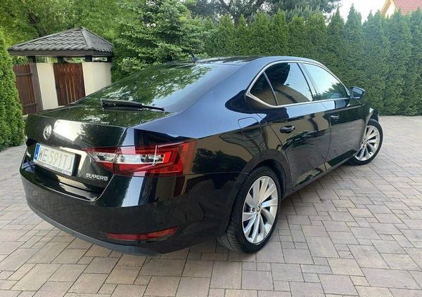 Skoda Superb cena 84800 przebieg: 157000, rok produkcji 2018 z Trzciel małe 781